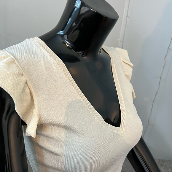 Off-white pullover casual top - Picture 5 of 8